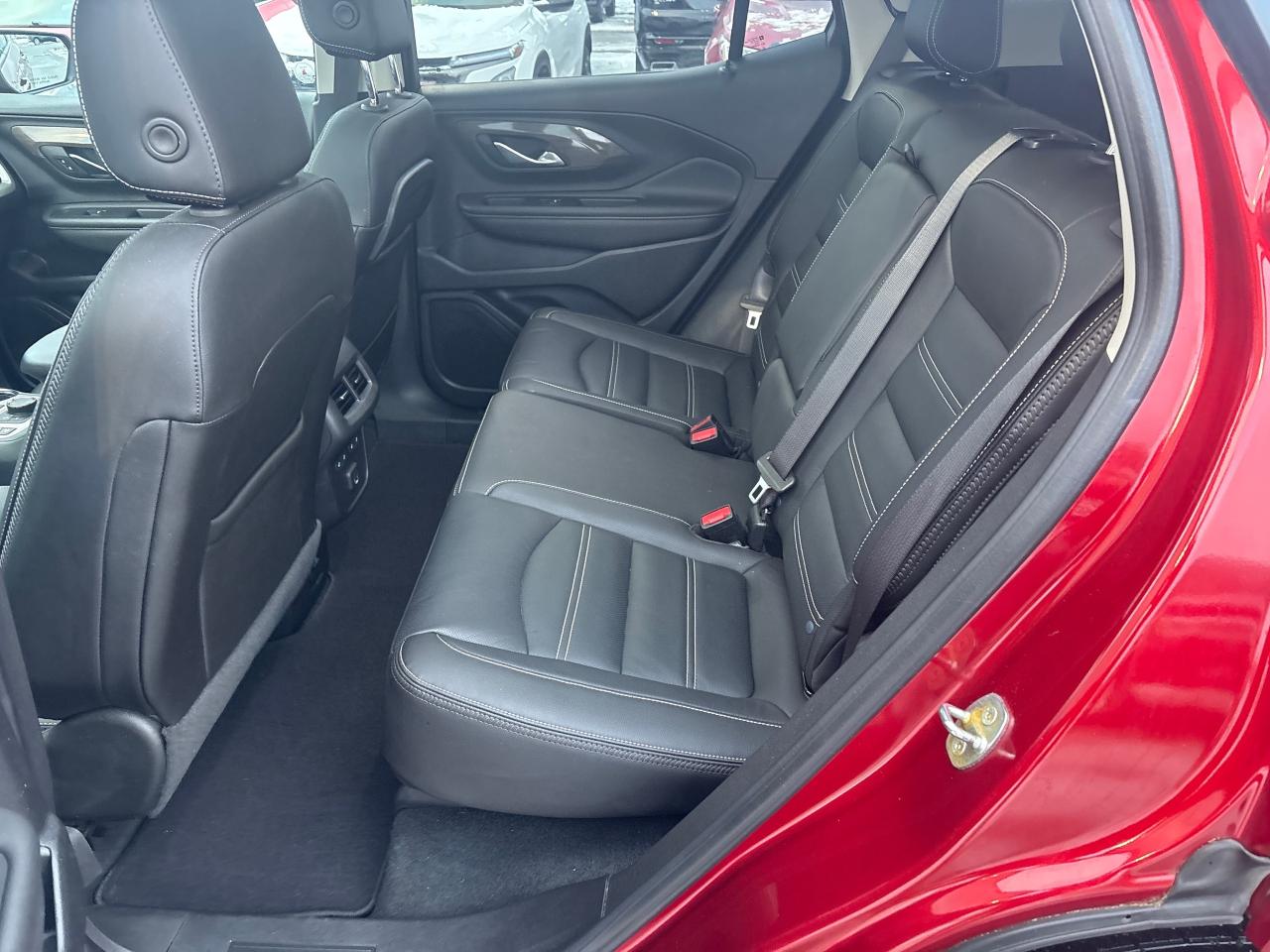 2023 GMC Terrain Denali AWD + Sunroof + Navi + 1 Owner + Low Kms Photo