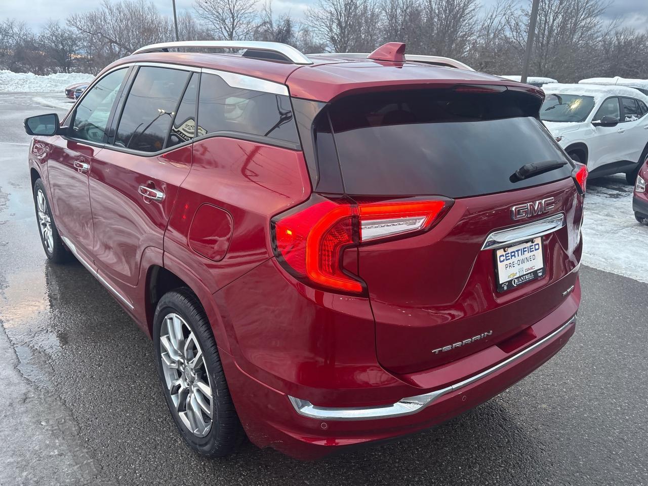 2023 GMC Terrain Denali AWD + Sunroof + Navi + 1 Owner + Low Kms Photo