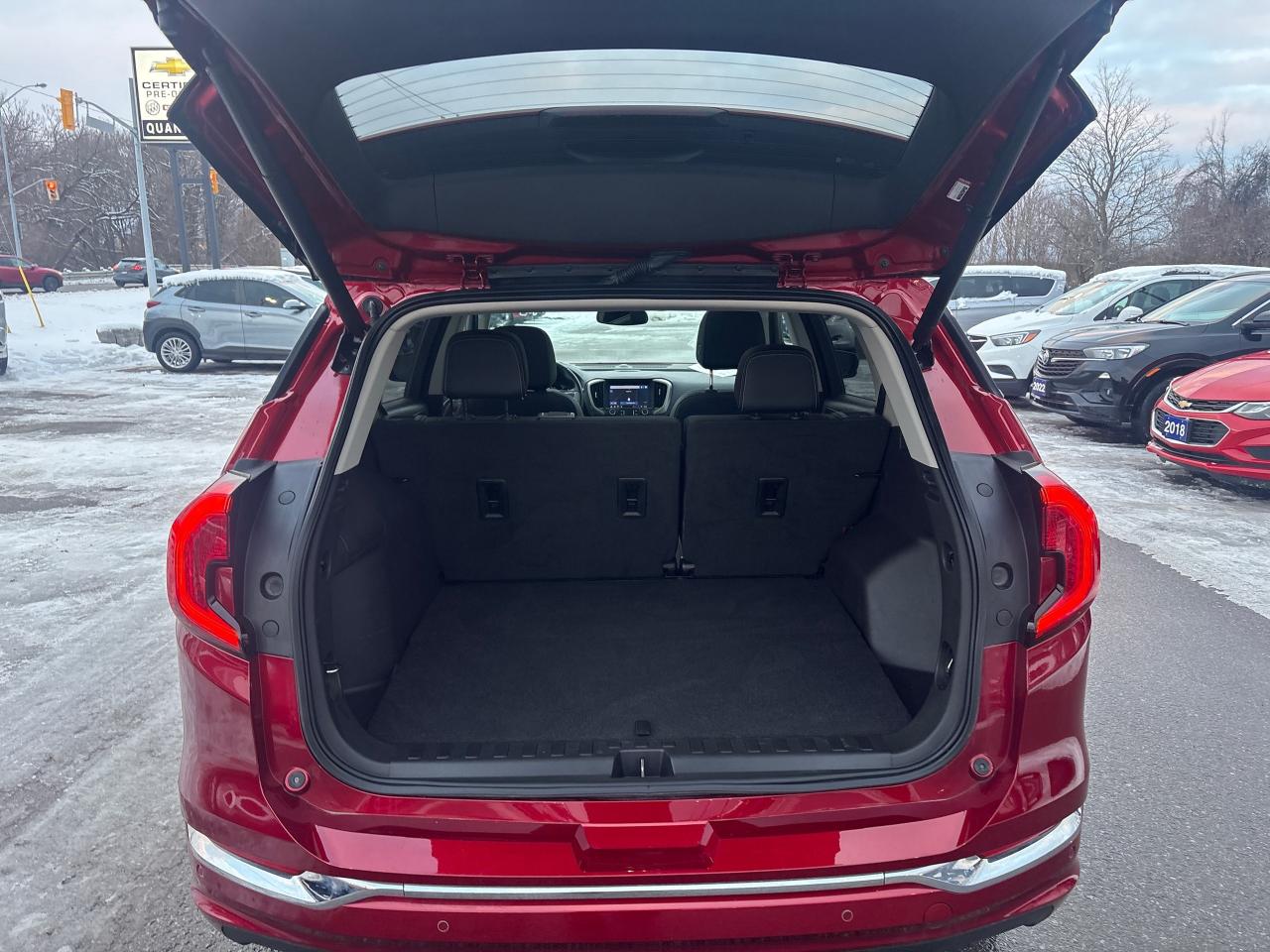 2023 GMC Terrain Denali AWD + Sunroof + Navi + 1 Owner + Low Kms Photo