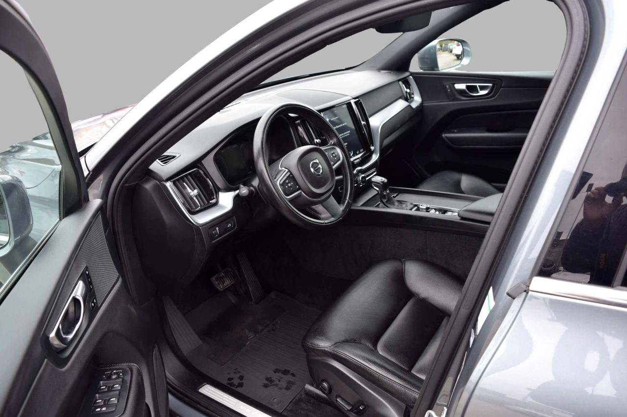 2019 Volvo XC60 T6 Momentum AWD Photo