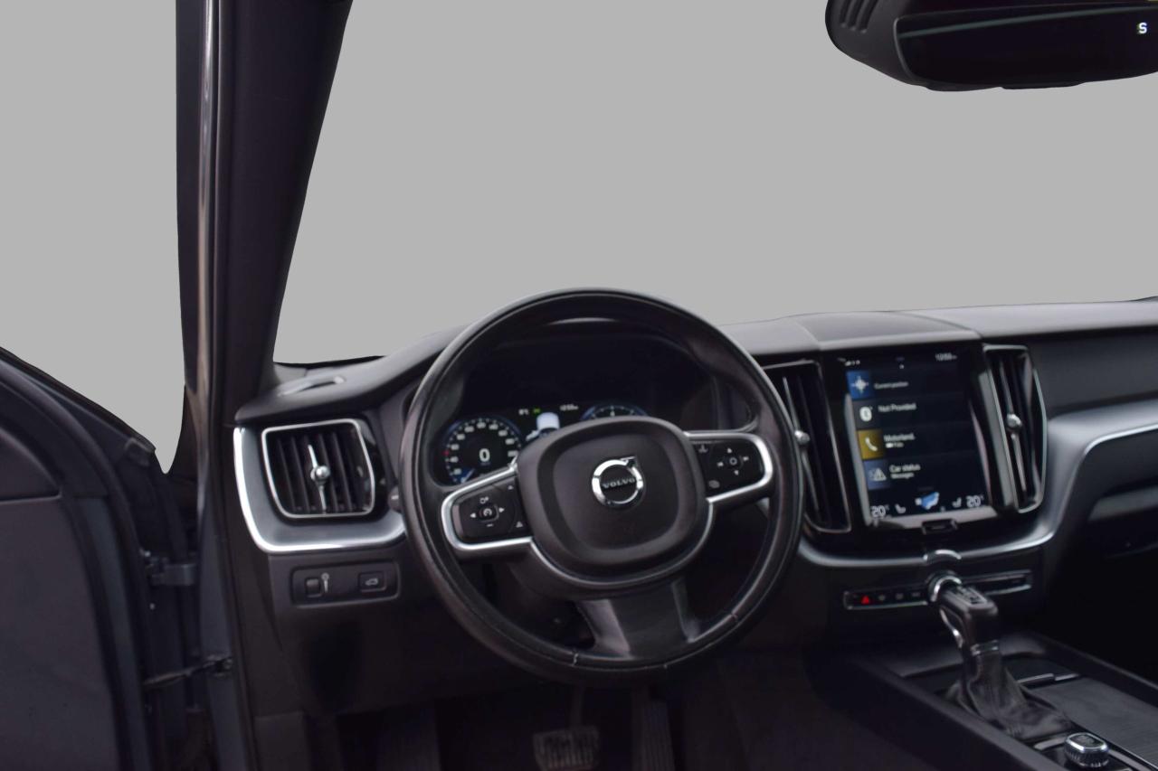 2019 Volvo XC60 T6 Momentum AWD Photo