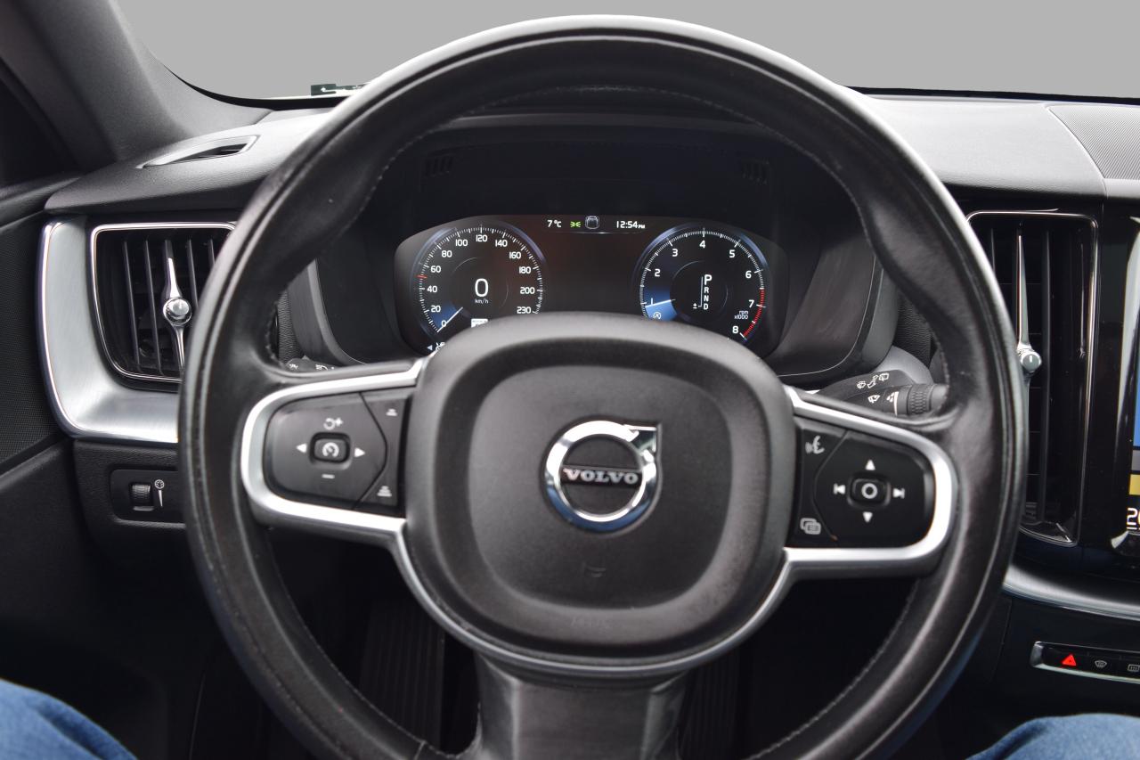 2019 Volvo XC60 T6 Momentum AWD Photo