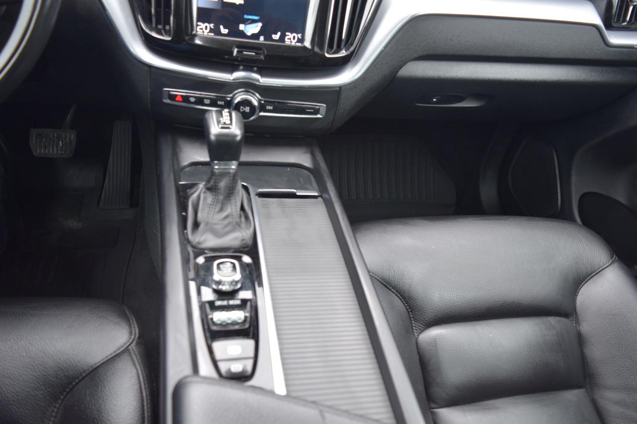 2019 Volvo XC60 T6 Momentum AWD Photo