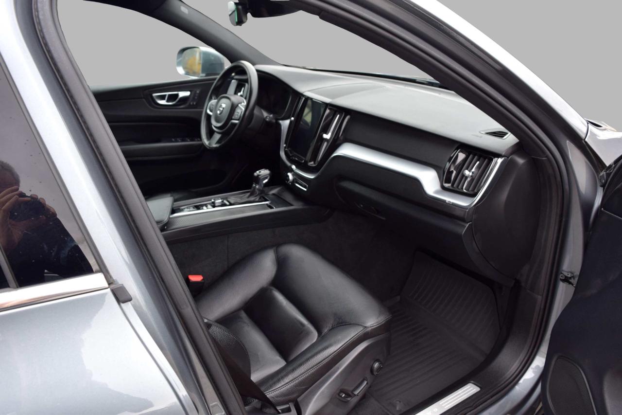 2019 Volvo XC60 T6 Momentum AWD Photo