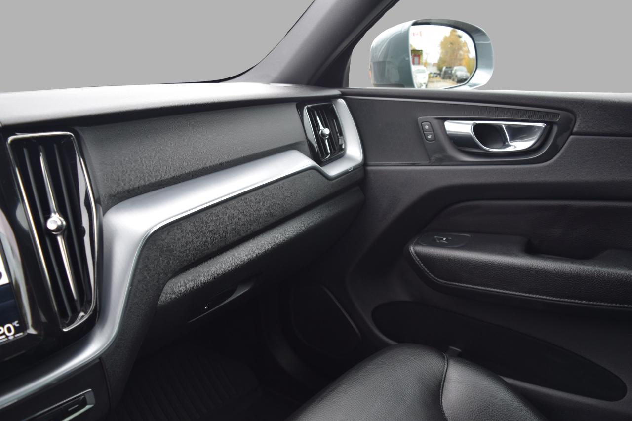 2019 Volvo XC60 T6 Momentum AWD Photo