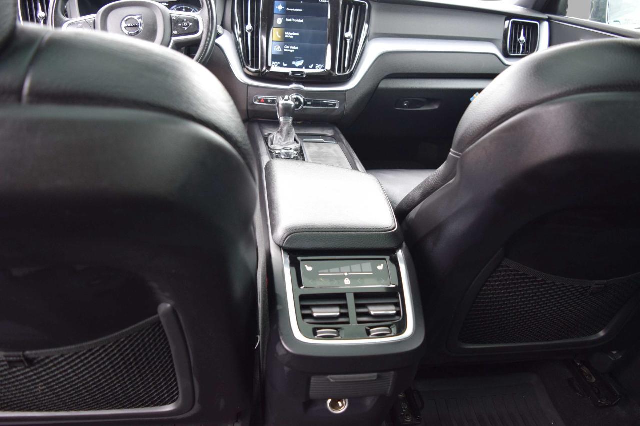 2019 Volvo XC60 T6 Momentum AWD Photo