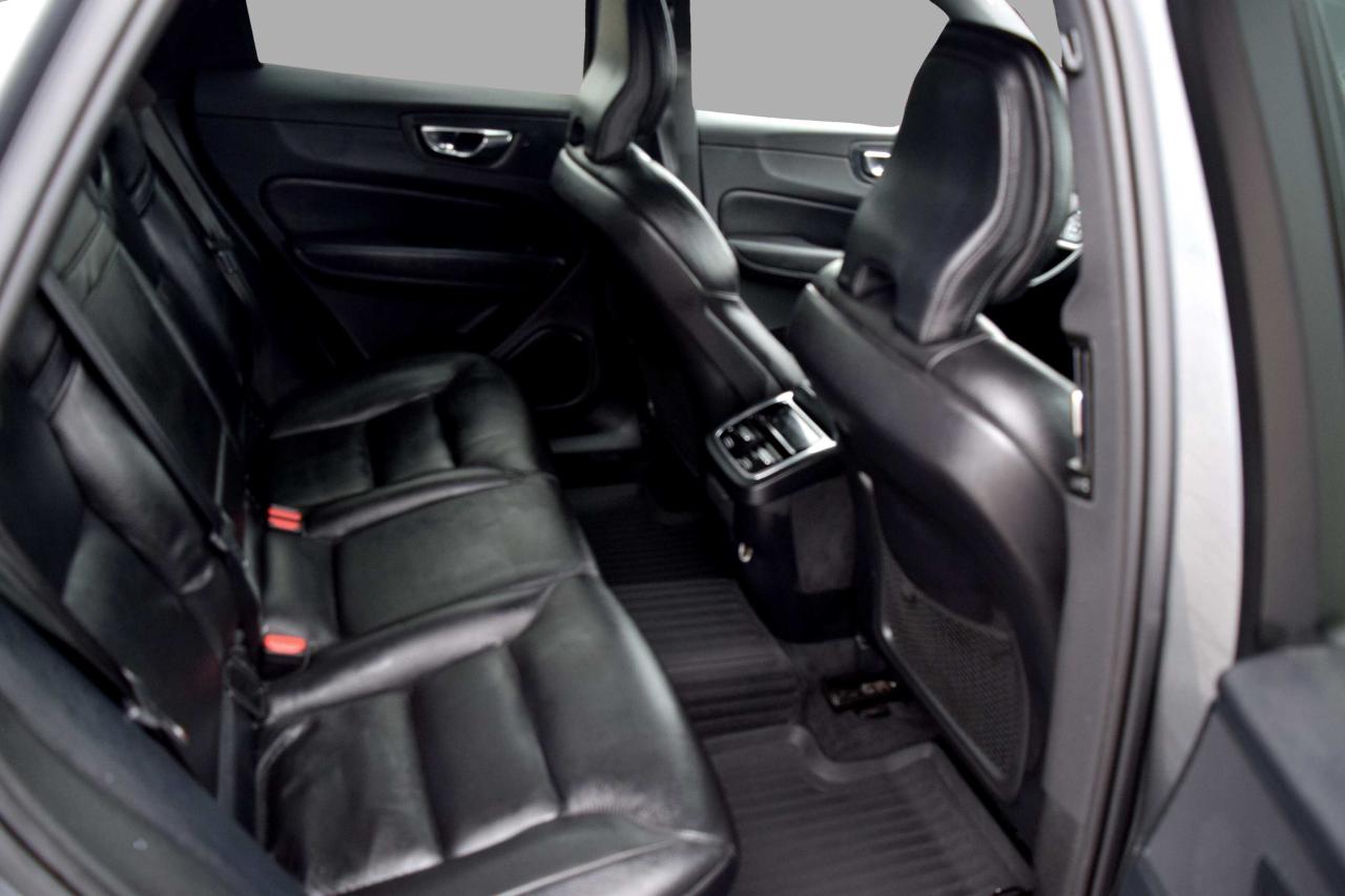 2019 Volvo XC60 T6 Momentum AWD Photo