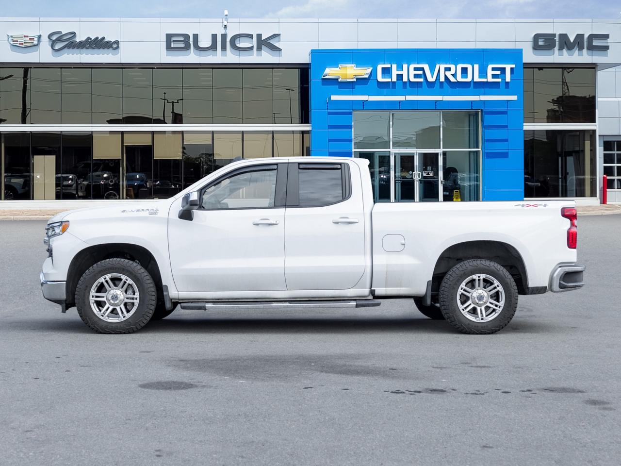 2024 Chevrolet Silverado 1500 4WD Double Cab 147  LT Photo2