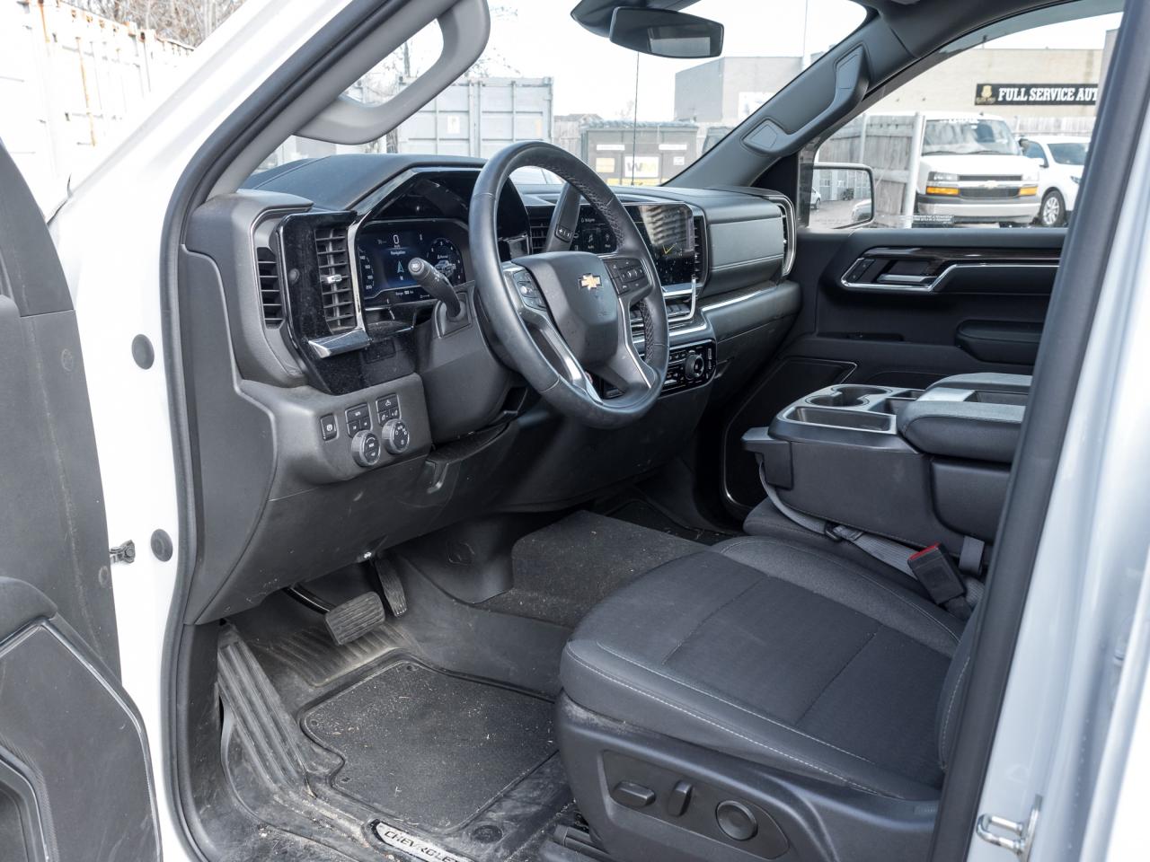 2024 Chevrolet Silverado 1500 4WD Double Cab 147  LT Photo