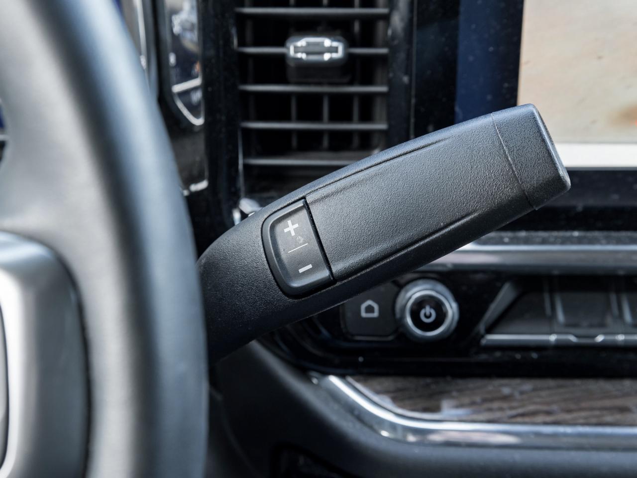 2024 Chevrolet Silverado 1500 4WD Double Cab 147  LT Photo