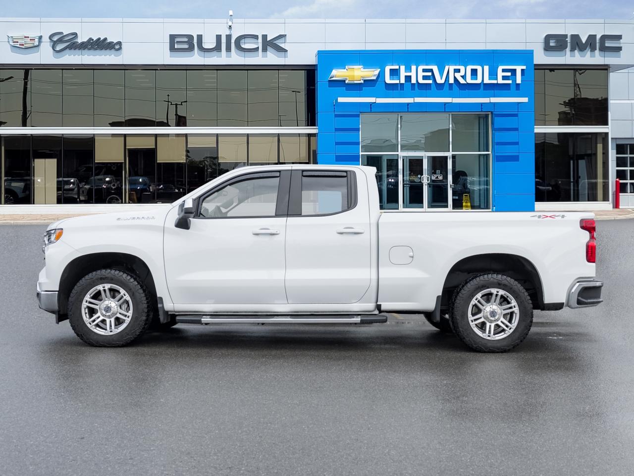 2024 Chevrolet Silverado 1500 4WD Double Cab 147  LT Photo2