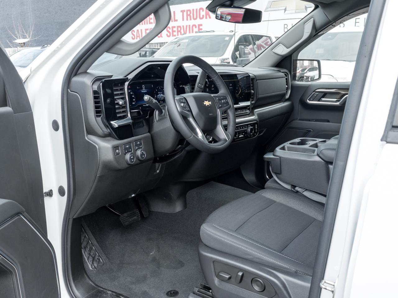 2024 Chevrolet Silverado 1500 4WD Double Cab 147  LT Photo