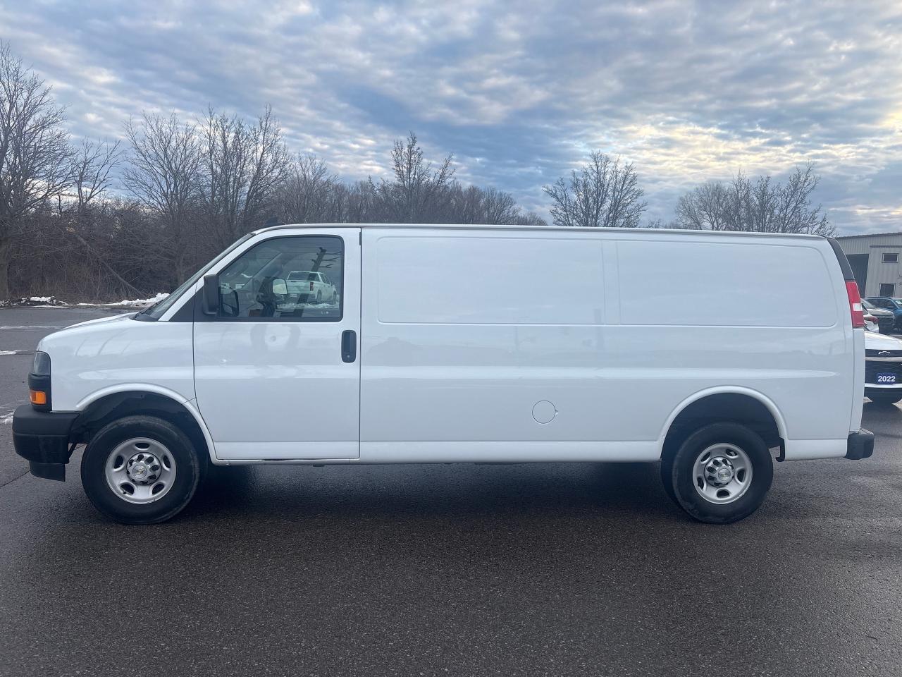 2022 Chevrolet Express 2500 Ext 2500 Cargo + Vinyl Seating + V6 + Bluetooth Photo