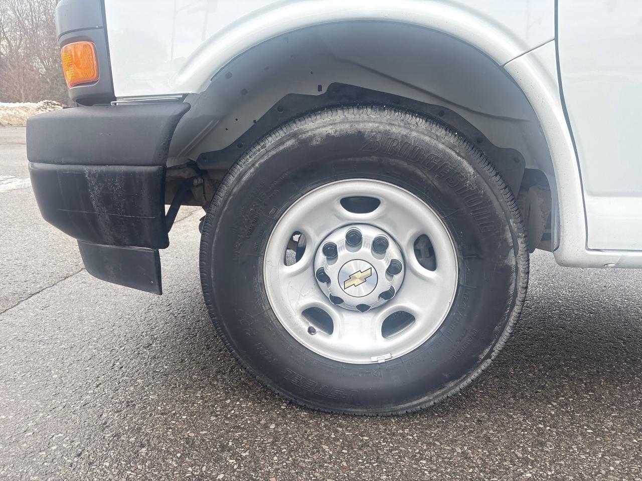 2022 Chevrolet Express 2500 Ext 2500 Cargo + Vinyl Seating + V6 + Bluetooth Photo