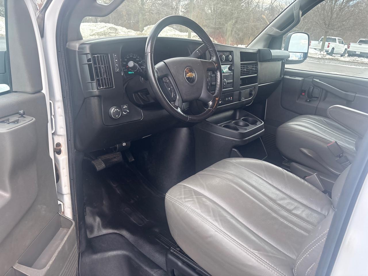 2022 Chevrolet Express 2500 Ext 2500 Cargo + Vinyl Seating + V6 *CLEARANCE* Photo