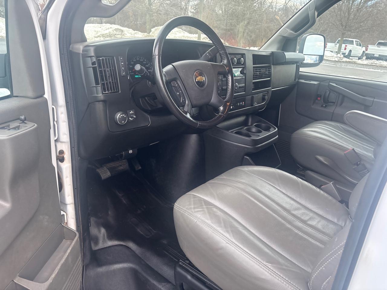 2022 Chevrolet Express 2500 Ext 2500 Cargo + Vinyl Seating + V6 + Bluetooth Photo