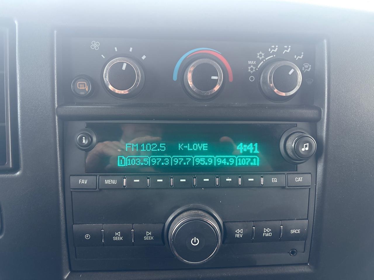 2022 Chevrolet Express 2500 Ext 2500 Cargo + Vinyl Seating + V6 + Bluetooth Photo