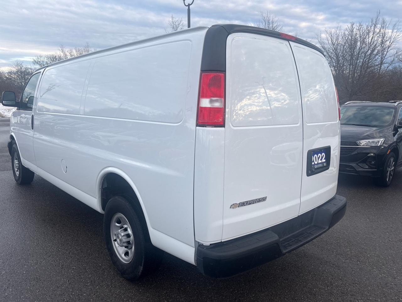 2022 Chevrolet Express 2500 Ext 2500 Cargo + Vinyl Seating + V6 + Bluetooth Photo