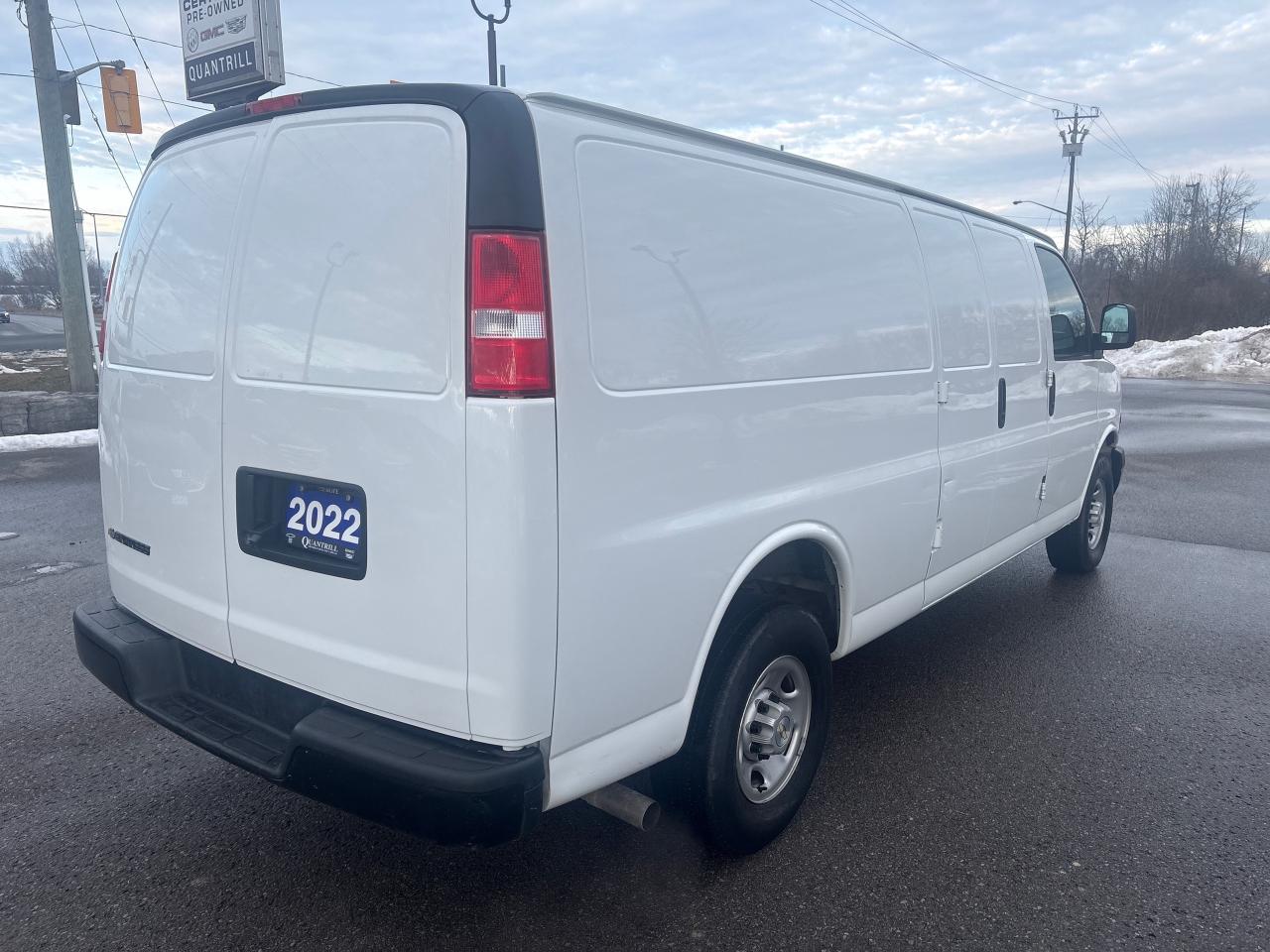 2022 Chevrolet Express 2500 Ext 2500 Cargo + Vinyl Seating + V6 + Bluetooth Photo