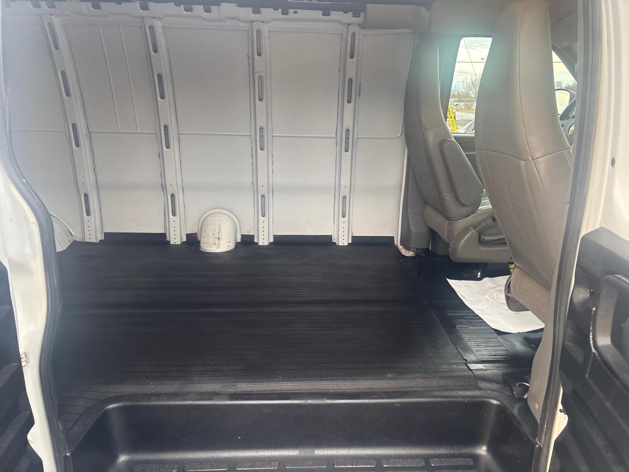 2022 Chevrolet Express 2500 Ext 2500 Cargo + Vinyl Seating + V6 + Bluetooth Photo