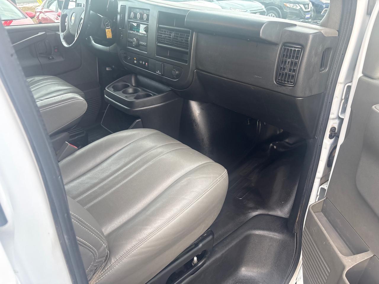 2022 Chevrolet Express 2500 Ext 2500 Cargo + Vinyl Seating + V6 + Bluetooth Photo