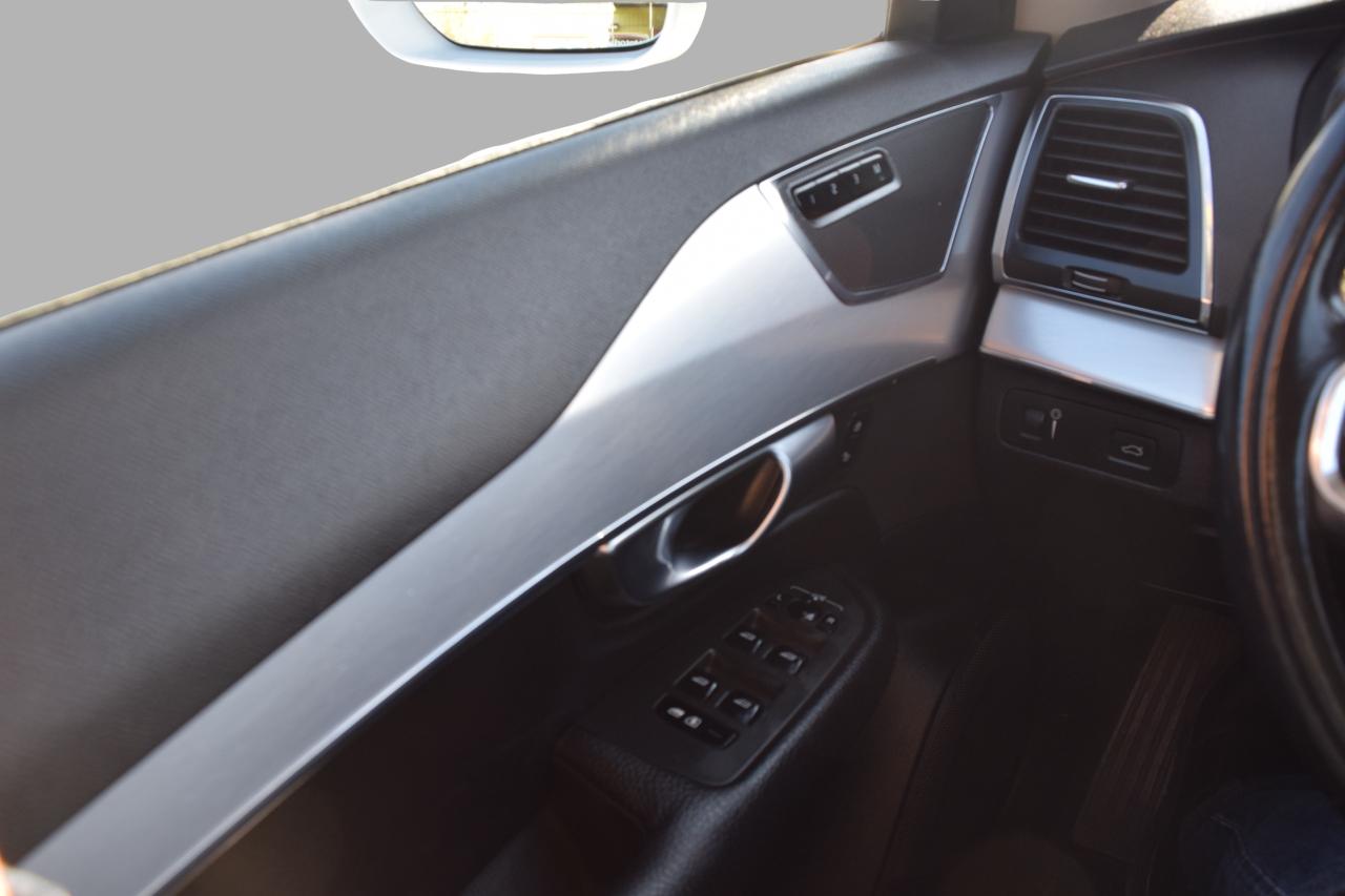 2018 Volvo XC90 T5 Momentum AWD Navi Panoramic Sunroof Photo