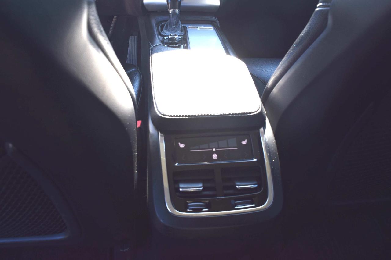 2018 Volvo XC90 T5 Momentum AWD Navi Panoramic Sunroof Photo
