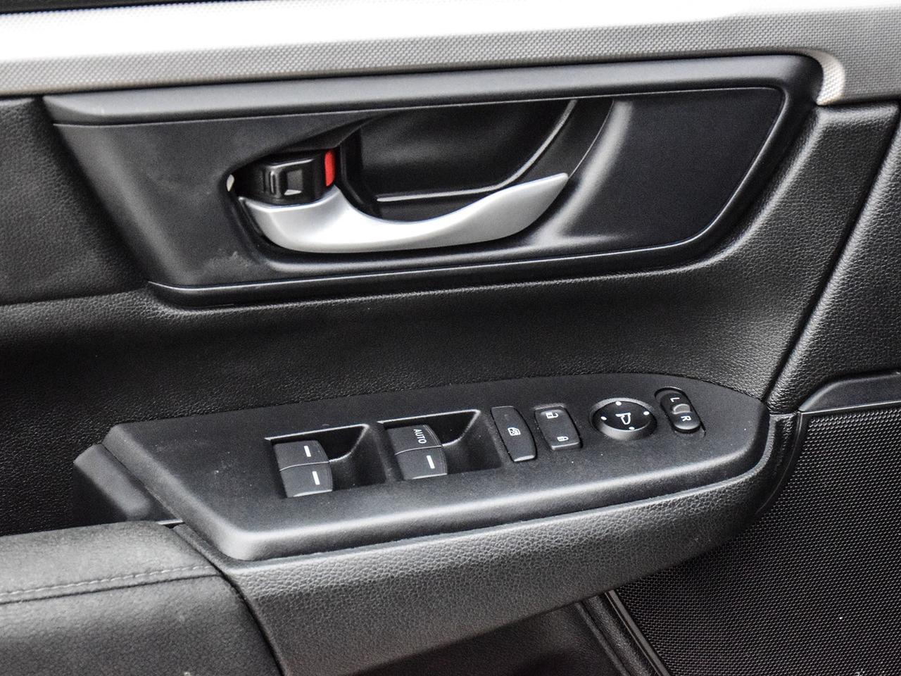 2022 Honda CR-V LX Photo4