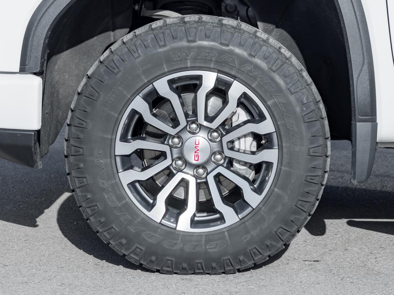 2023 GMC Sierra 1500 4WD Crew Cab 147  AT4 Photo3