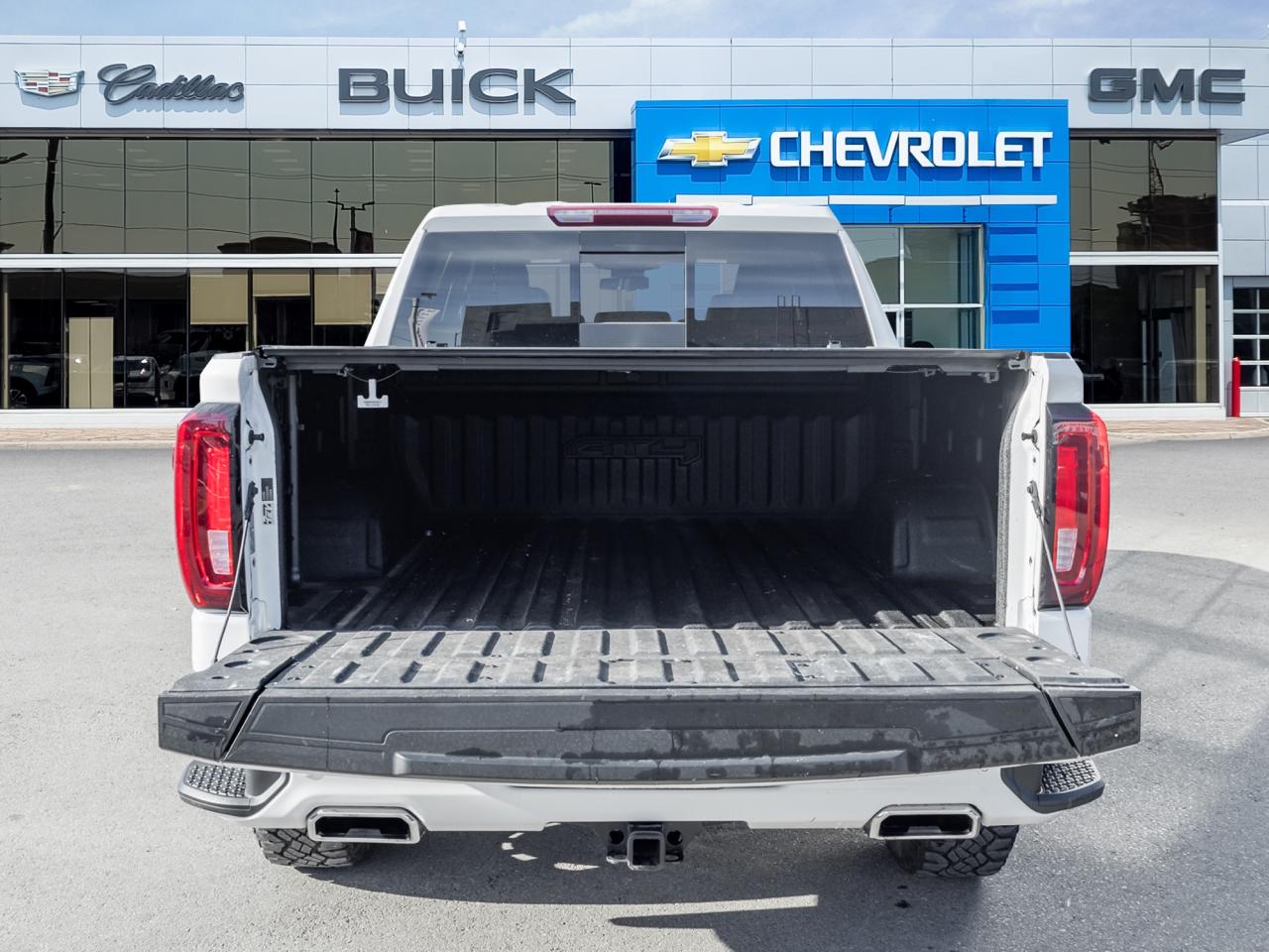 2023 GMC Sierra 1500 4WD Crew Cab 147  AT4 Photo