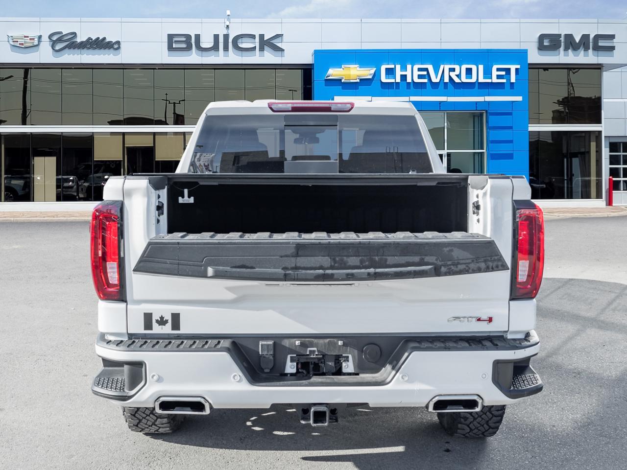 2023 GMC Sierra 1500 4WD Crew Cab 147  AT4 Photo