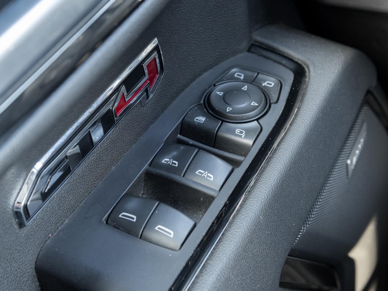 2023 GMC Sierra 1500 4WD Crew Cab 147  AT4 Photo