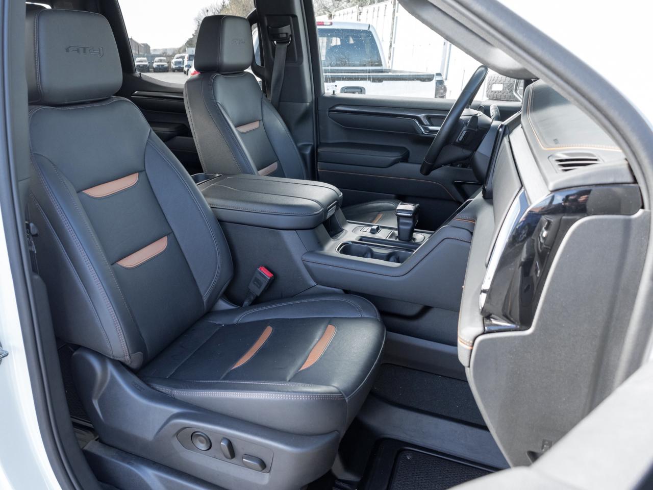 2023 GMC Sierra 1500 4WD Crew Cab 147  AT4 Photo