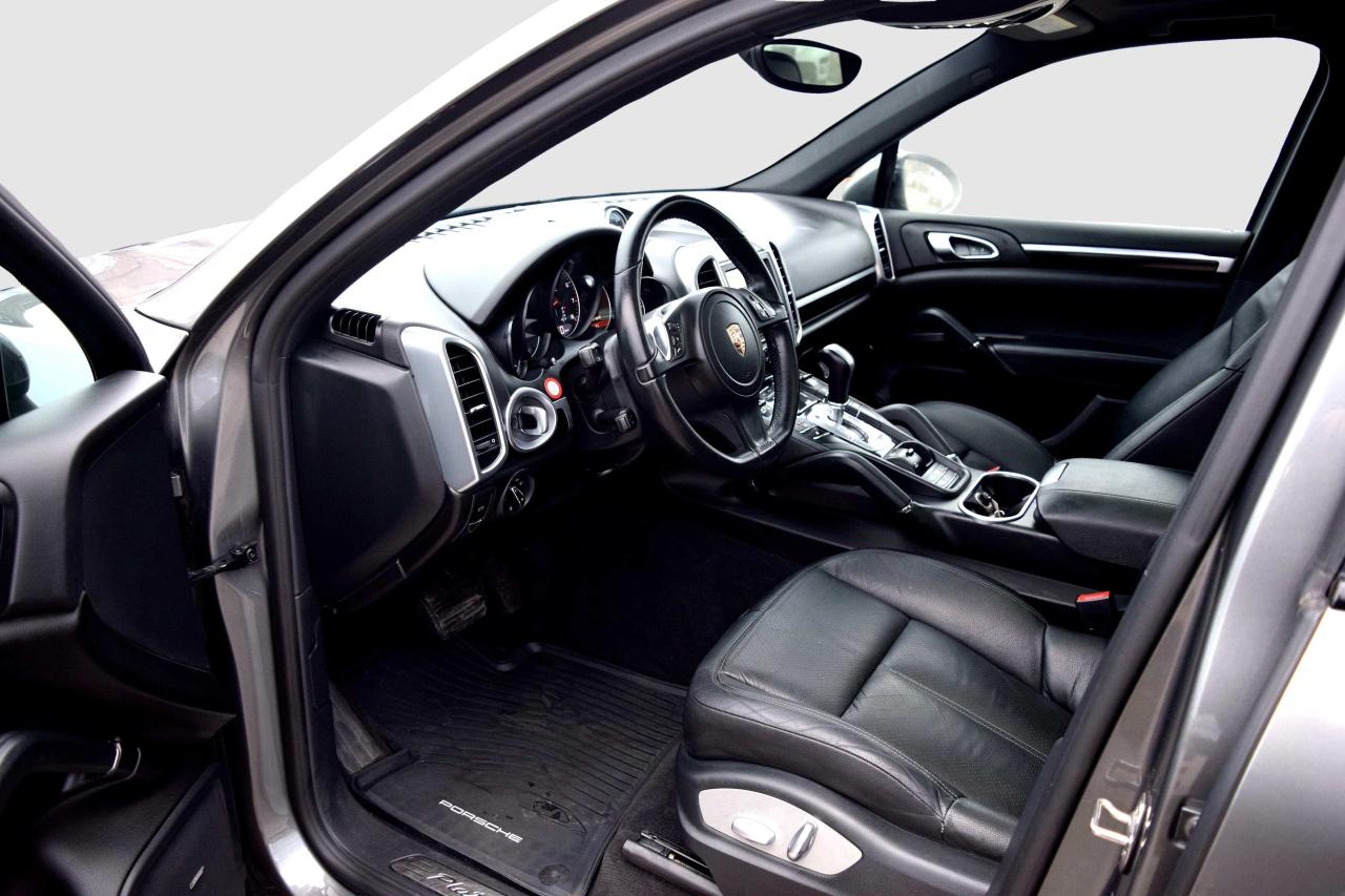 2014 Porsche Cayenne Premium AWD Navi Panoramic Sunroof Photo