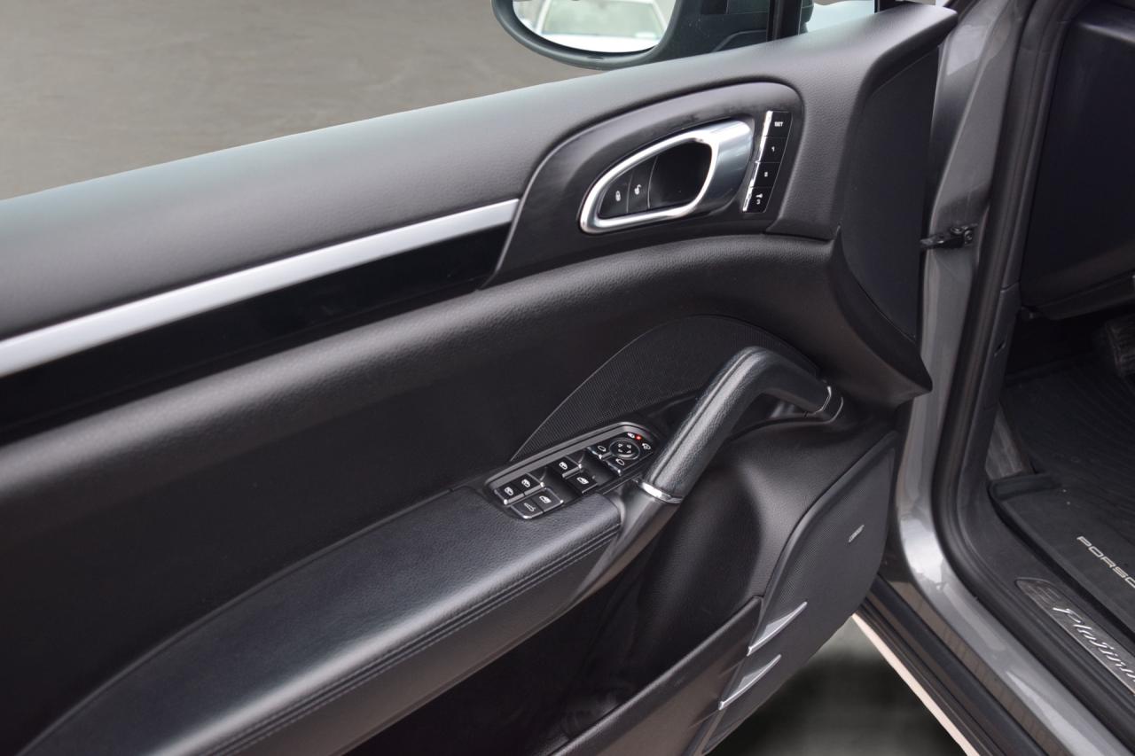 2014 Porsche Cayenne Premium AWD Navi Panoramic Sunroof Photo