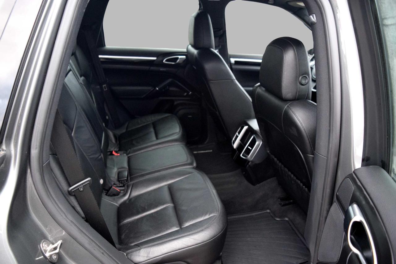 2014 Porsche Cayenne Premium AWD Navi Panoramic Sunroof Photo