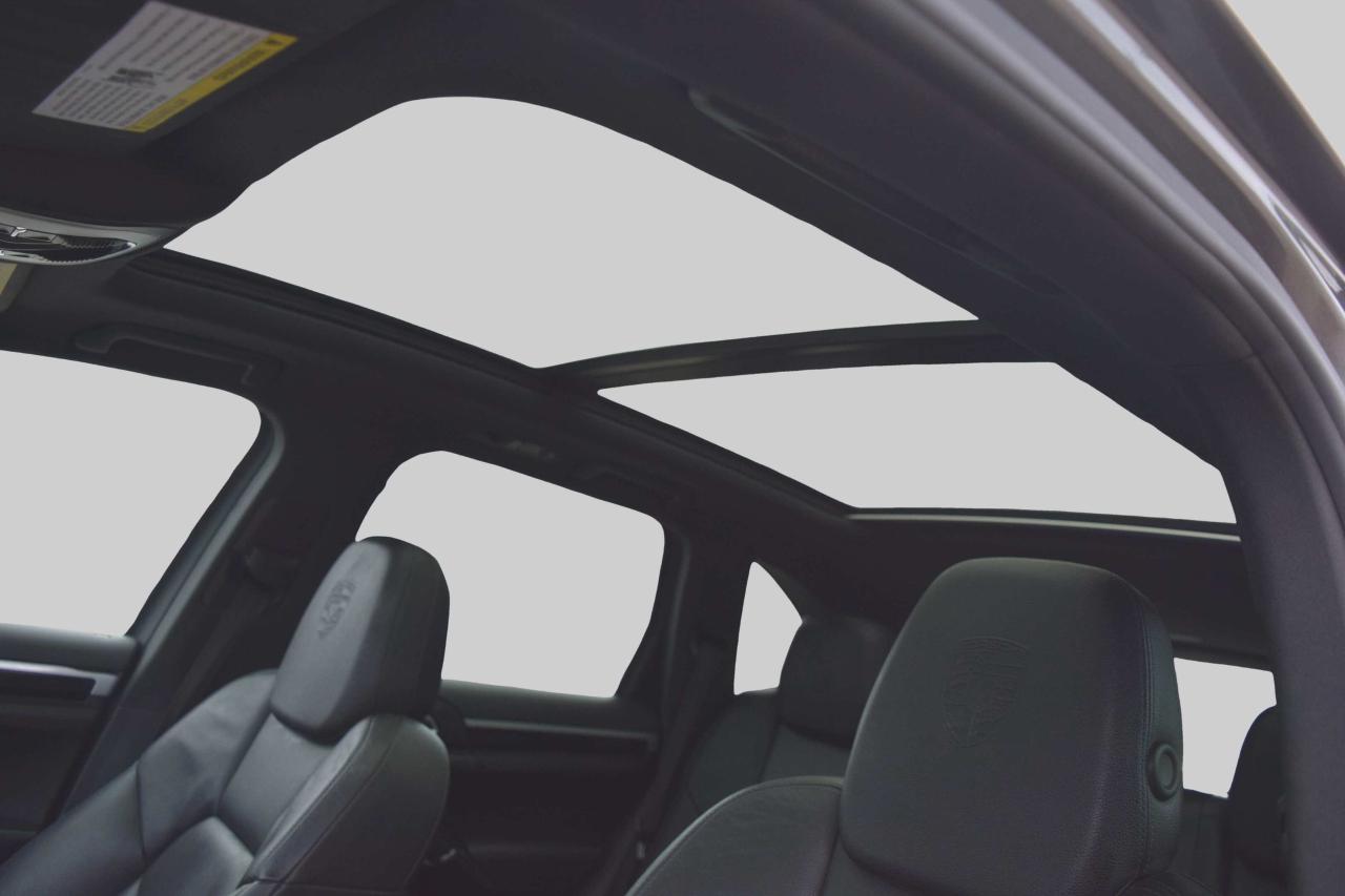 2014 Porsche Cayenne Premium AWD Navi Panoramic Sunroof Photo
