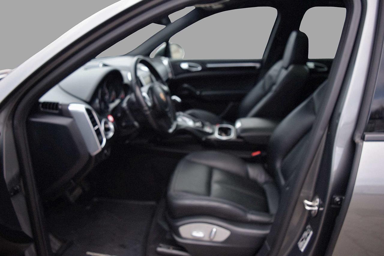 2014 Porsche Cayenne Premium AWD Navi Panoramic Sunroof Photo