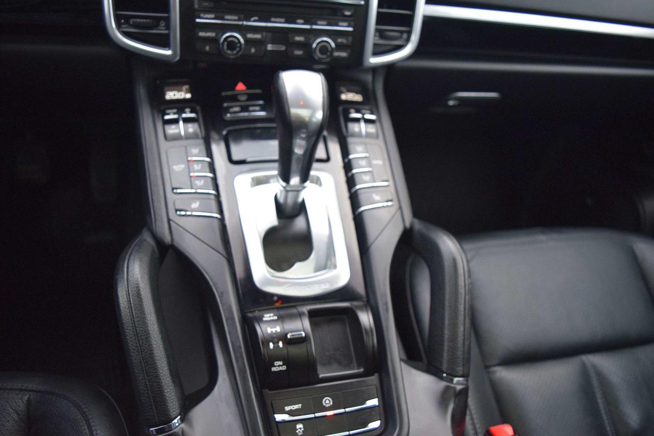 2014 Porsche Cayenne Premium AWD Navi Panoramic Sunroof Photo