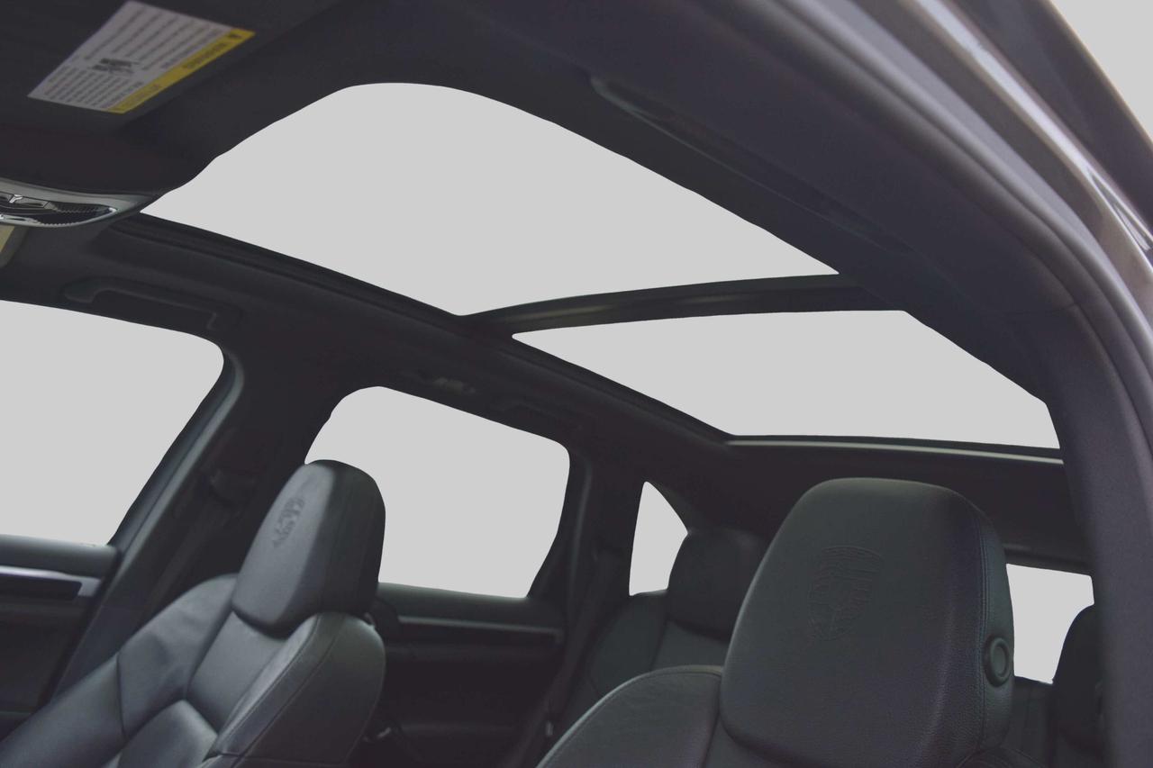 2014 Porsche Cayenne Premium AWD Navi Panoramic Sunroof Photo