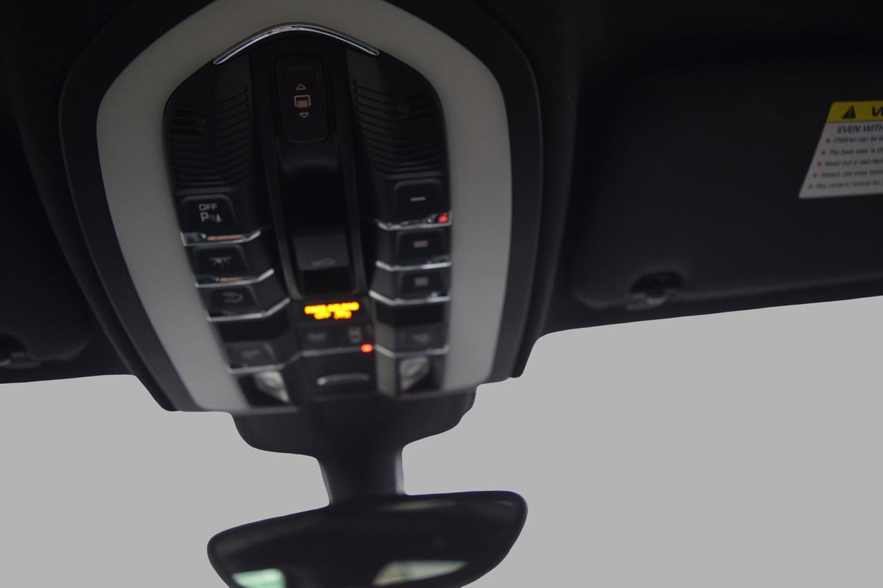 2014 Porsche Cayenne Premium AWD Navi Panoramic Sunroof Photo