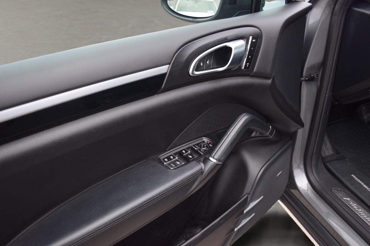 2014 Porsche Cayenne Premium AWD Navi Panoramic Sunroof Photo