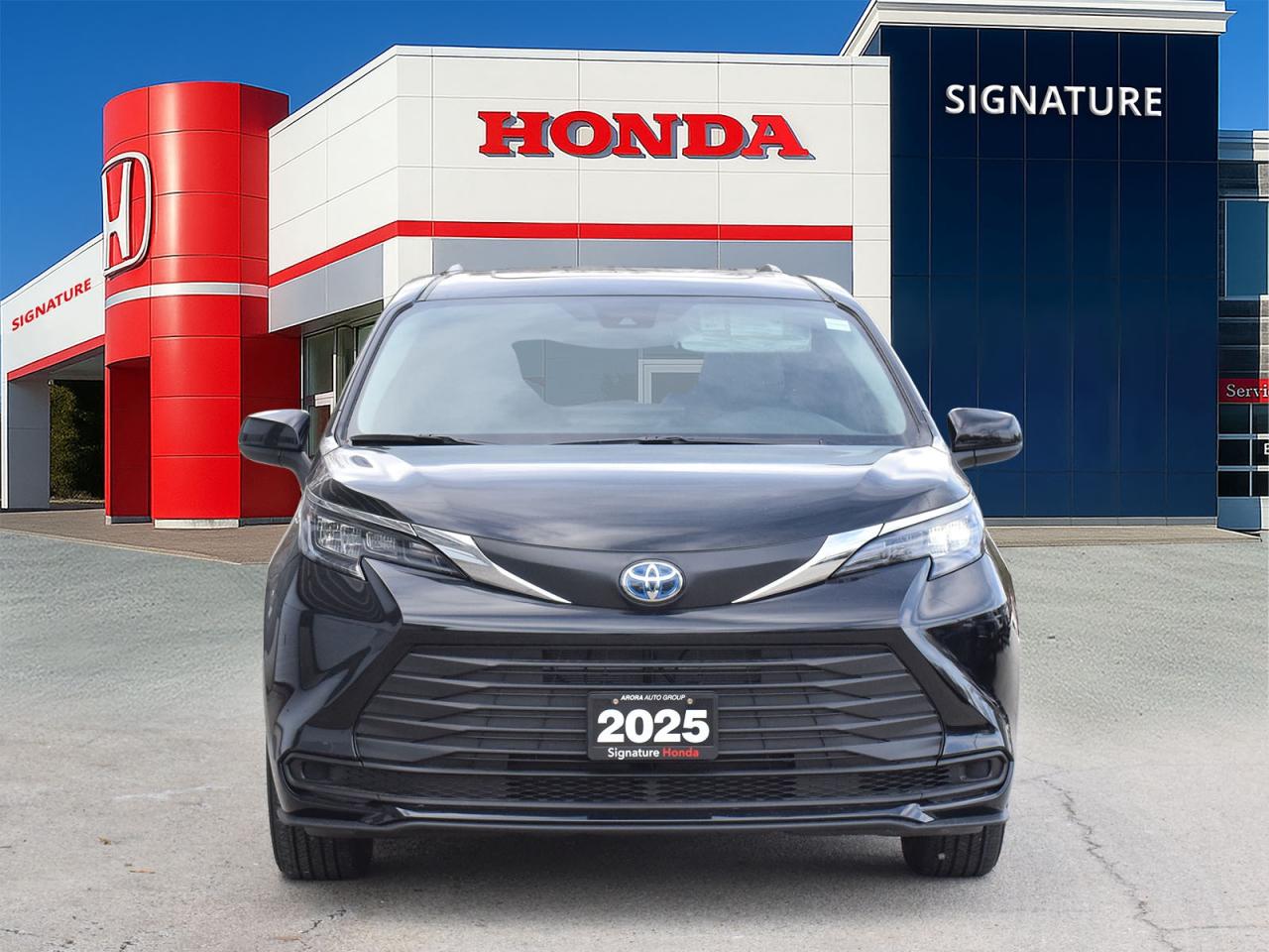 2025 Toyota Sienna XLE Photo