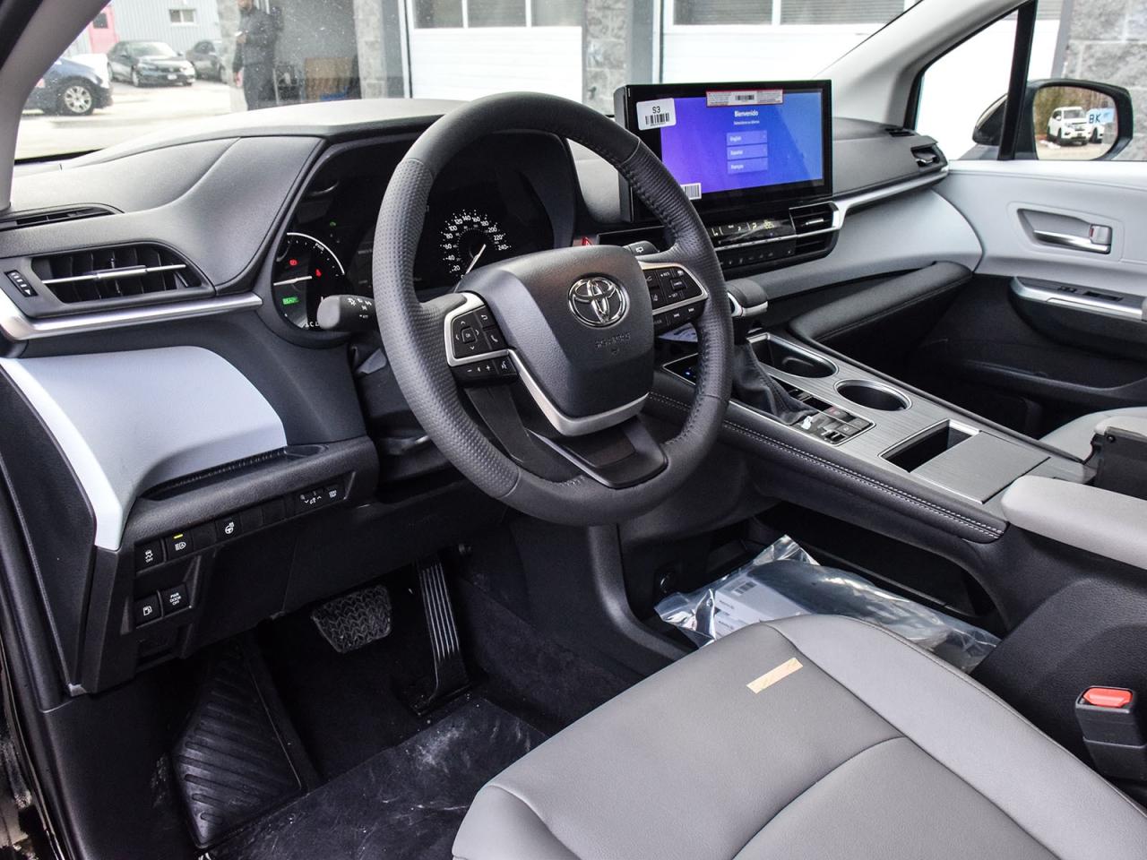 2025 Toyota Sienna XLE Photo