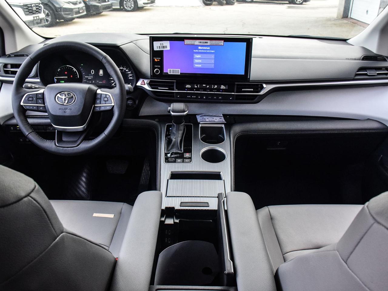 2025 Toyota Sienna XLE Photo