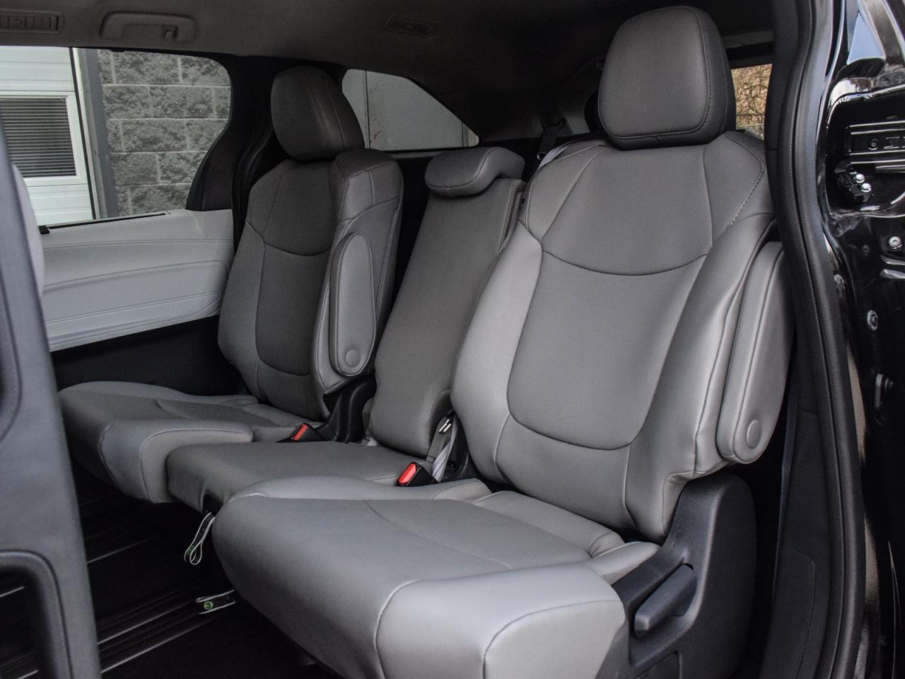 2025 Toyota Sienna XLE Photo