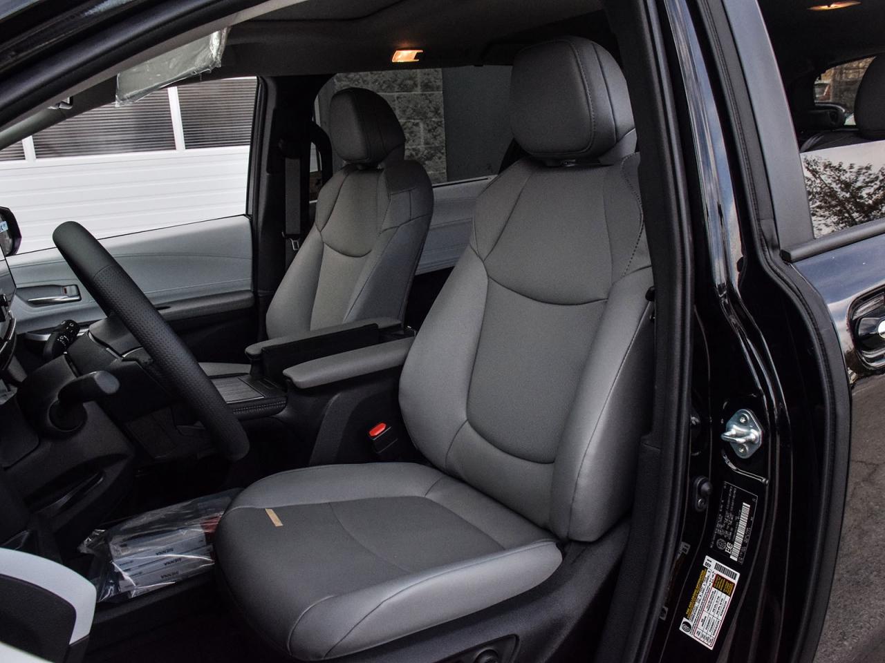 2025 Toyota Sienna XLE Photo