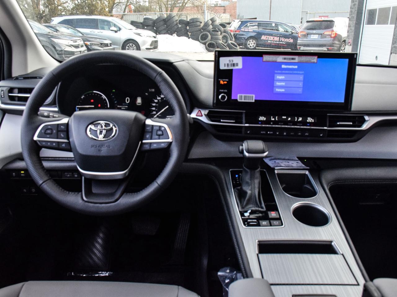 2025 Toyota Sienna XLE Photo