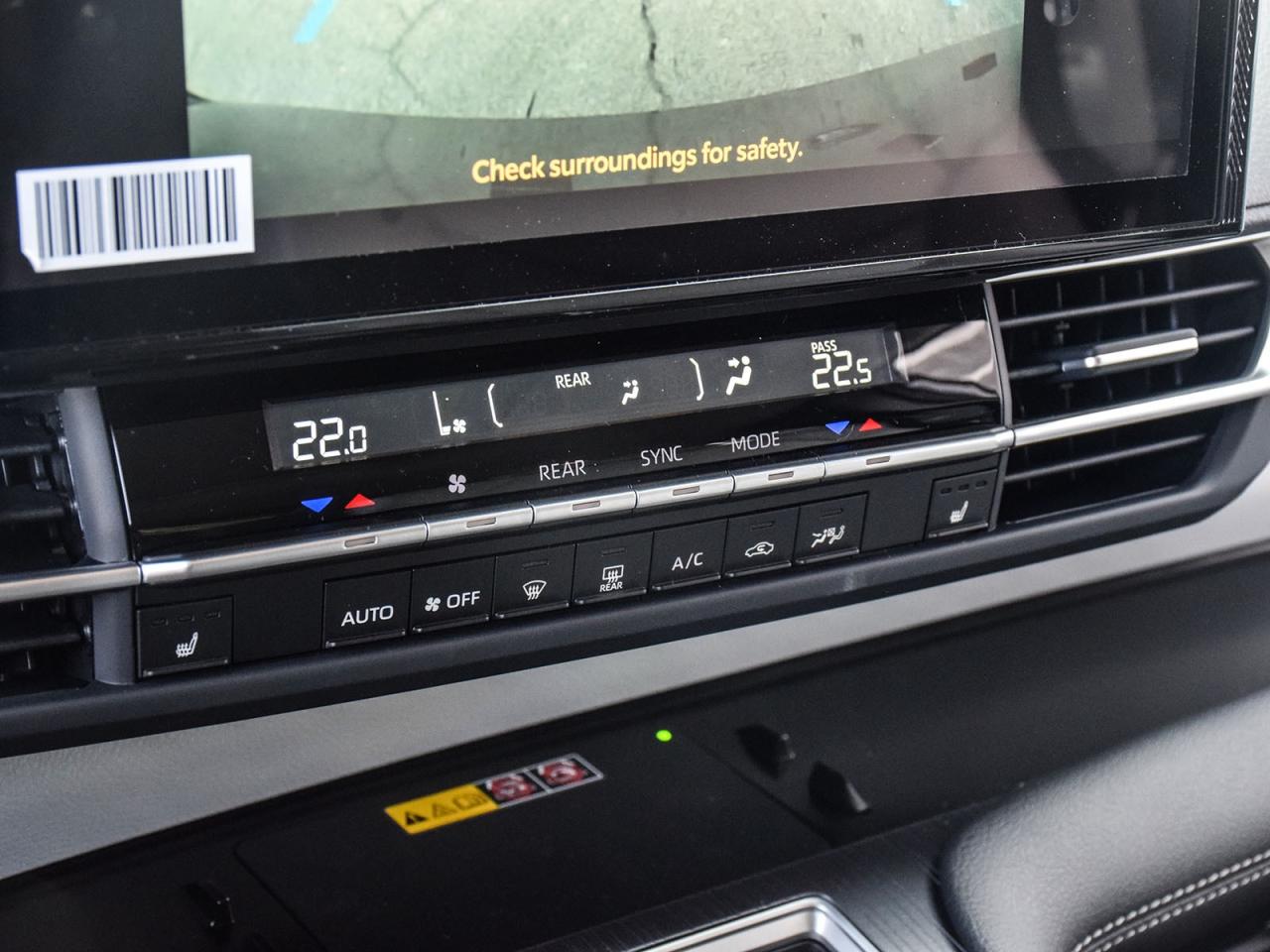 2025 Toyota Sienna XLE Photo