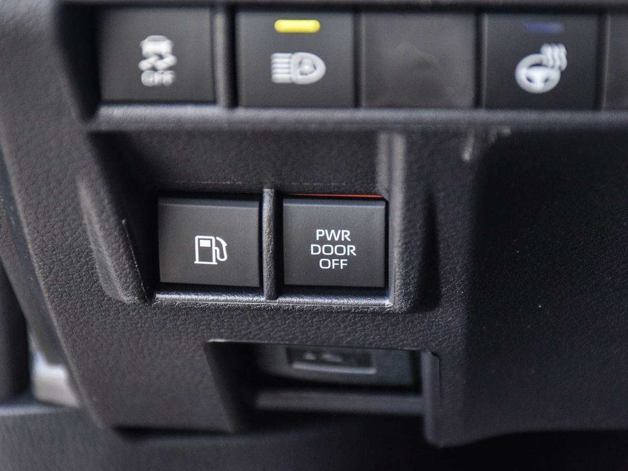 2025 Toyota Sienna XLE Photo